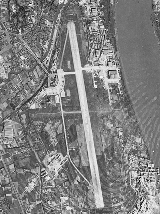 <span class="mw-page-title-main">Shanghai Longhua Airport</span> Former airport that served Shanghai, China (1922–1966)