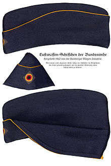 Luftwaffe Schiffchen with golden yellow piping (Bundeswehr) Luftwaffen Schiffchen.jpg