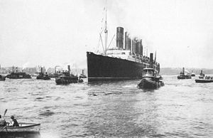 Lusitania pristaje u New Yorku 1907. Kao glavno sredstvo međunarodnih putovanja na velike udaljenosti tijekom više od stoljeća, prekooceanski brodovi bili su značajan faktor kod javnog mnjenja, nacionalnih vlada i ekonomije.