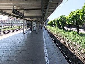 München- Bahnhof Donnersbergerbrücke- auf Bahnsteig zu Gleis 3- Richtungsbahnhof München-Pasing 26.5.2012.JPG