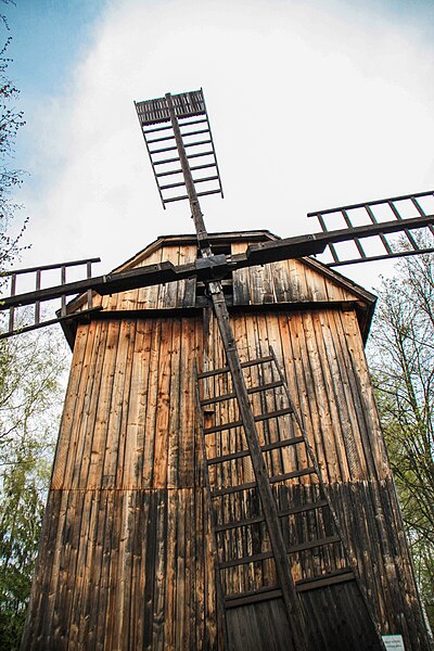 File:Młyn w skansenie Valašské muzeum v přírodě.jpg