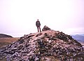 Mad Meg’s Cairn auf dem Gipfelplateau des Creag Meagaidh, der Gipfelcairn liegt westlich dieses Cairns