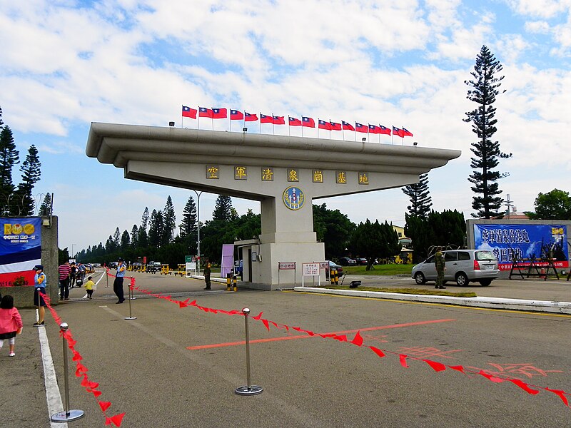 File:Main Battalion Gate of Ching Chuang Kang Air Force Base 20111112.jpg