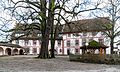 Das ehemalige Malteserschloss Heitersheim, jetzt im Besitz des Ordens der barmherzigen Schwestern vom Hl. Vinzenz von Paul. Ansichten vom Schloßhof, das ehemalige Dienerhaus