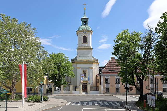 Pfarr- und Wallfahrtskirche St. Magdalena im Zentrum Maria Enzersdorfs