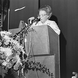 Väänänen speaking on a podium.