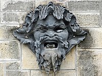 Trois des mascarons par Auguste Rodin (1878), aujourd'hui au parc de Sceaux.
