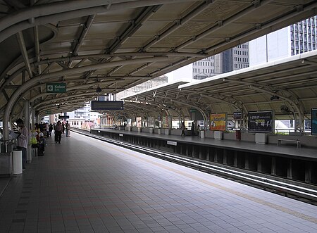 Fail:Masjid_Jamek_station_(Sri_Petaling_Line),_Kuala_Lumpur_(January_2007).jpg