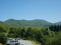 Vue sur la partie nord des monts Dore (massif adventif avec le puy de la Tache et le puy de l'Angle).