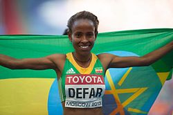 Defar juhlii Moskovan MM-kisojen 5 000 metrin kultaansa.