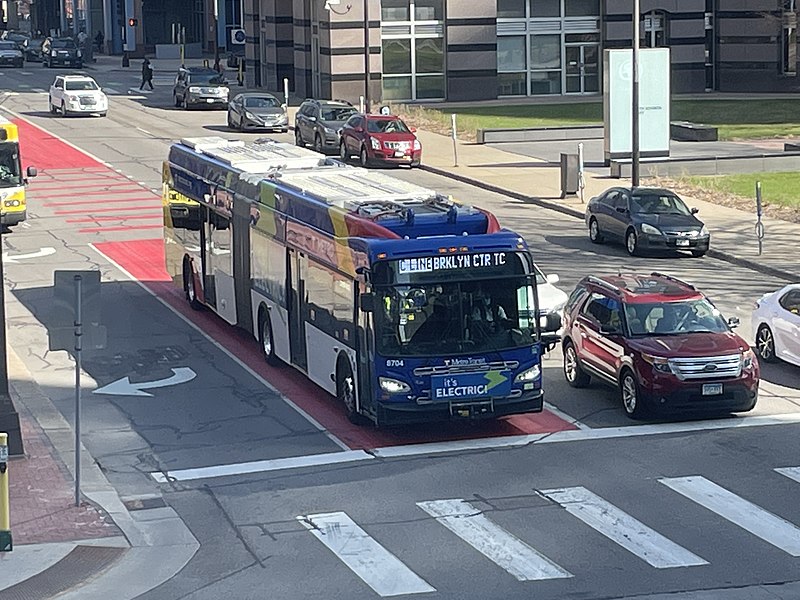 File:Metro C Line in the 7th Street bus lane.jpg