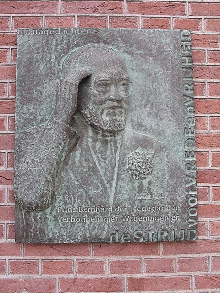 File:Monument Bernard Wageningen.jpg