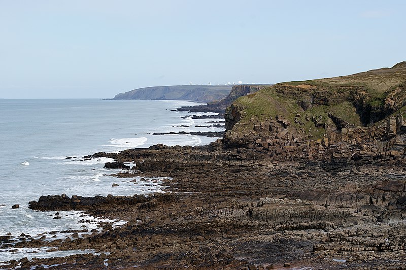 File:N Cornwall coast and GCHQ Bude.jpg