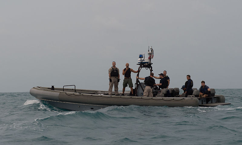 File:Navy divers support AirAsia Flight QZ8501 search efforts 150104-N-DC018-207.jpg