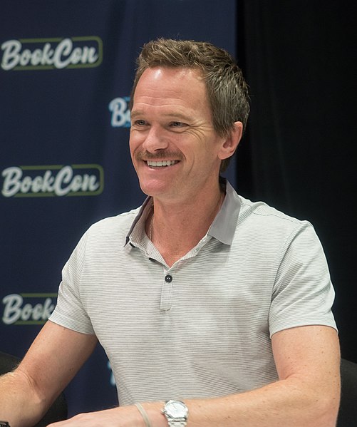 File:Neil Patrick Harris at BookCon (16341).jpg