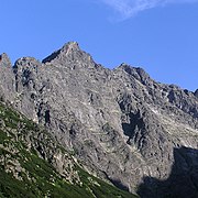 Przełęcz pod Rysami między Niżnimi Rysami (po lewej) i Rysami