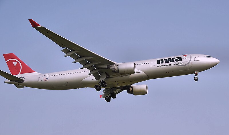 File:Northwest Airlines A330-323 (N805NW) landing at London Gatwick Airport.jpg