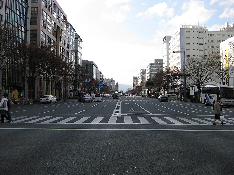 File:Oike dori kyoto.JPG