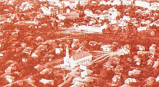 Vedere la Targovishte din vedere de ochi de pasăre.  În centru se află Biserica Adormirea Maicii Domnului.  anii 1930
