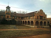 The Hotel Castaneda, Las Vegas, New Mexico, as seen in 2007. An early mission revival style Harvey House (1899) and sister hotel to the Alvarado in Albuquerque, New Mexico. Old Harvey House, Las Vegas, NM.jpg