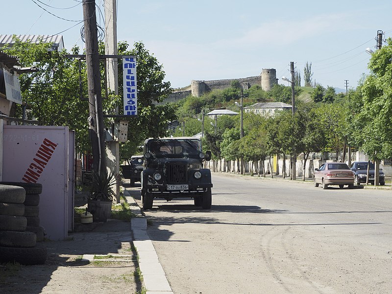 File:On the road north of Stepanakert. Askeran, Nagorno Karabakh (28008083240).jpg