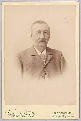 Otto Wunder (Königstraße 52) - Hofgartendirektor Hermann Wendland (Kabinett ca. 1896).jpg
