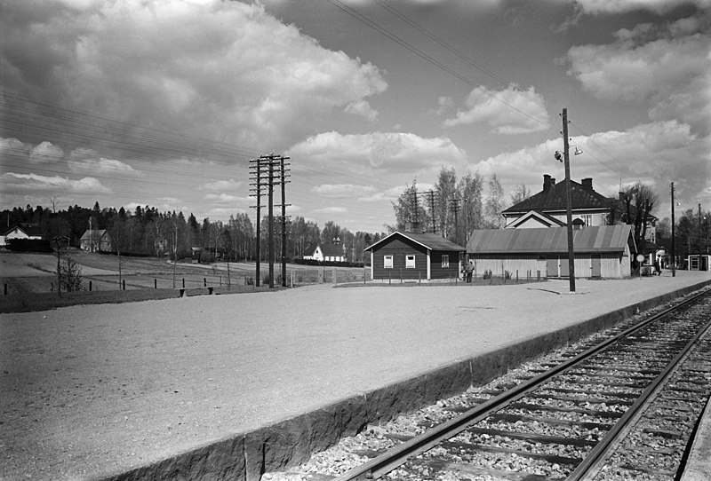 File:Oulunkylän rautatieasema 1959 - N91812 - hkm.HKMS000005-km0000m6dv.jpg