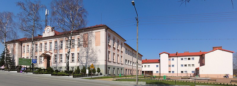 File:POL Goleszów Szkoła.jpg