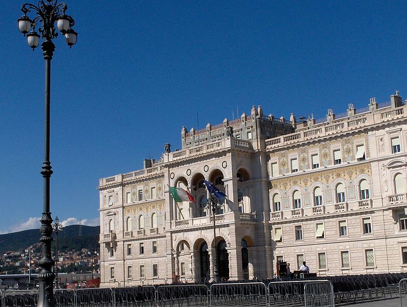 File:Palazzogovernots.jpg