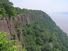 Northward view of the Hudson River from the cliffs of the New Jersey Palisades in Palisades Interstate Park. Palisades Sill from Palisades Parkway.jpg