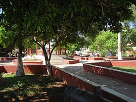 Parque principal de Sisal, Yucatán, Mexique.  - panoramio.jpg