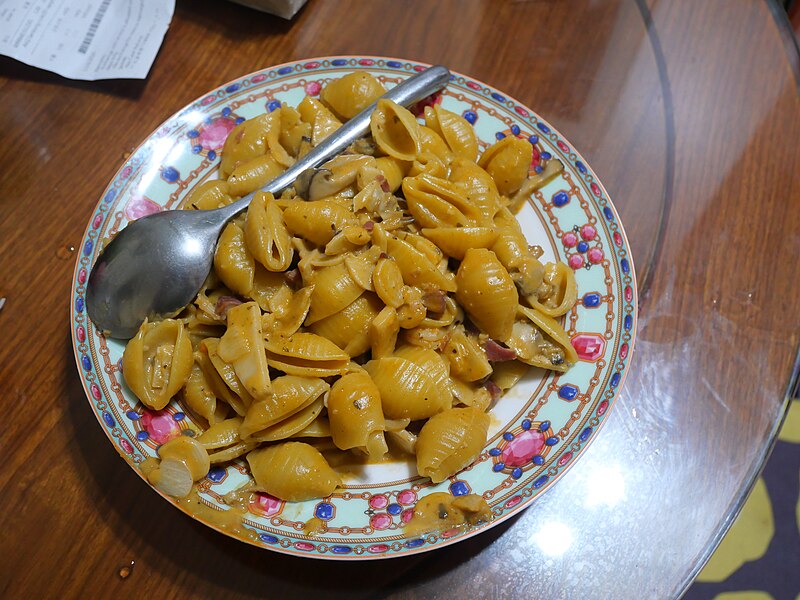File:Pasta dishes in home.jpg