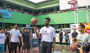 Brown teaching students to play basketball in Jakarta, Indonesia in 2018 Pemain Bola Basket NBA dari Amerika Melatih Pelajar SMA di Jakarta (42950705794).jpg
