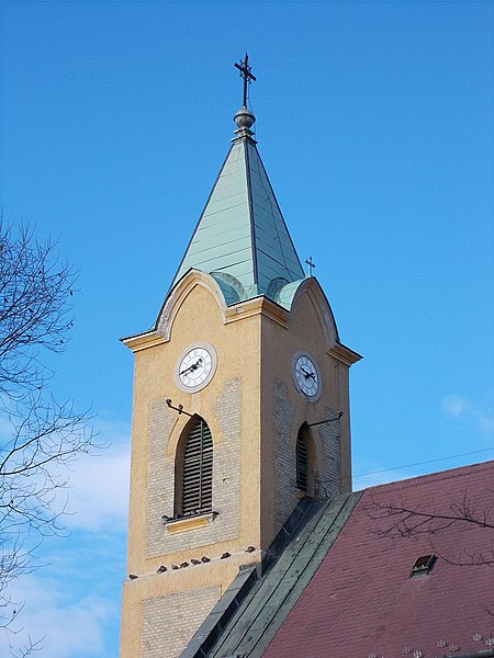 File:Pfarrkirche, Turm, 2019 Rákosliget.jpg