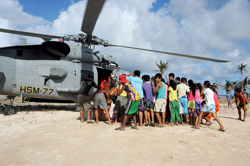 File:Philippine citizens approach a U.S. Navy MH-60R Seahawk helicopter assigned to Helicopter Maritime Strike Squadron (HSM) 77 as it delivers relief supplies Nov. 17, 2013, during Operation Damayan in Guiuan 131117-N-XN177-185.jpg