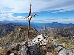 Le sommet de Pic de Baxouillade, en regardant vers le nord-ouest en direction de Dent d'Orlu.