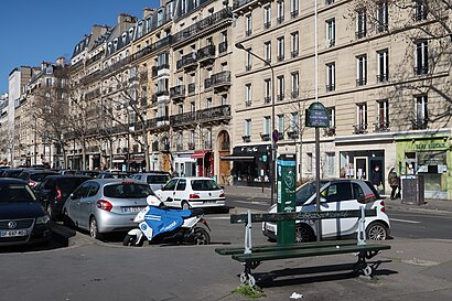 Comment aller à Place Claude François en transport en commun - A propos de cet endroit