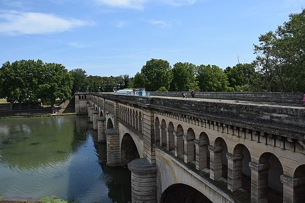 The Orb Aqueduct, which allows the Canal du Midi to cross the river Orb in Béziers