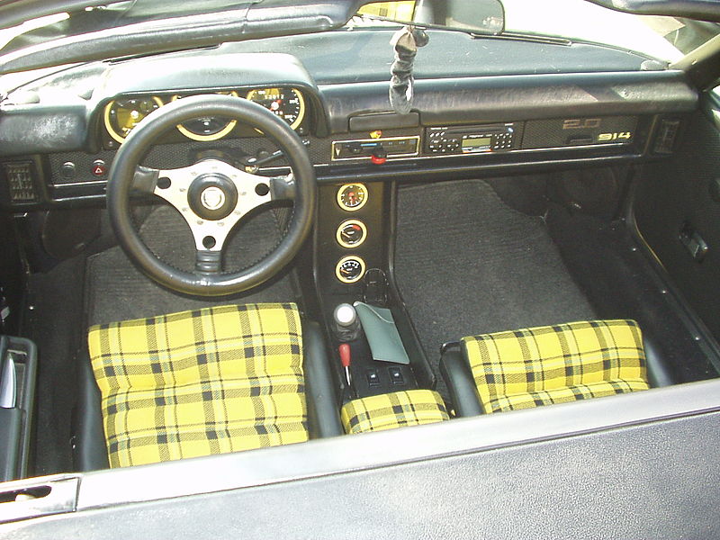 Der Porsche 914 800px-Porsche914_Cockpit