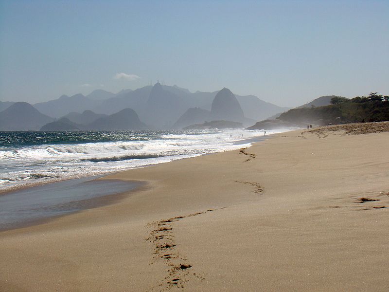 File:Praia de Camboinhas (3962716940).jpg