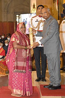 President Kovind presents Padma Shri to Smt. Dulari Devi.jpg