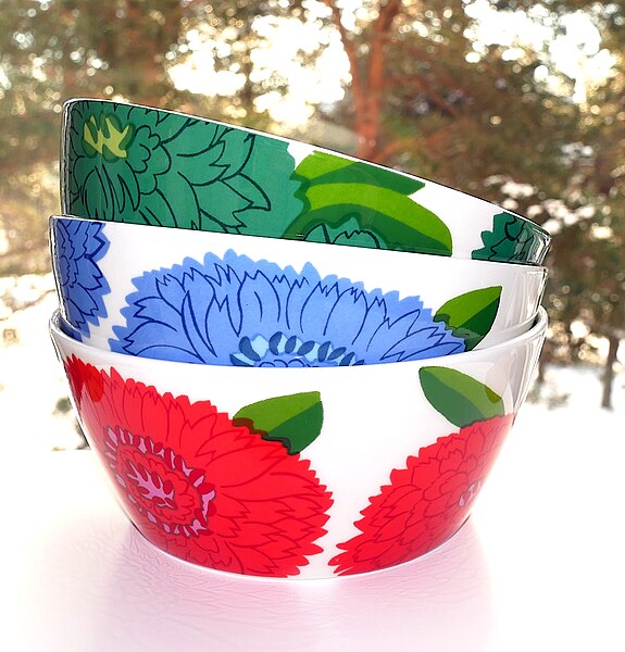 File:Primavera kulhoja Iittala Marimekko.jpg