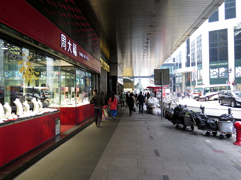 File:Queens Road Central Chow Tai Fook 2015.jpg