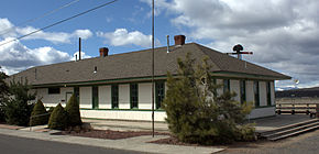 Rail depot - Metolius Oregon.jpg