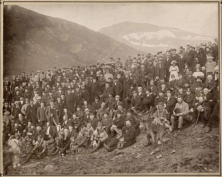 File:Reinskue, Tromsdalen, 1890-tallet (31736637833).jpg