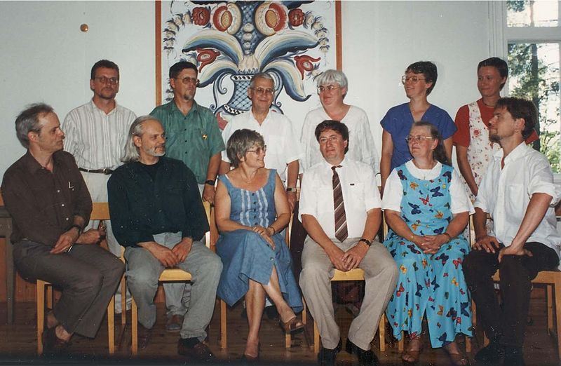 File:Ridderstedt cousins group 1991.jpg