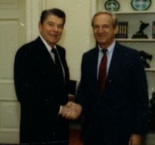 Robert L. Pugh ve Ronald Reagan.jpg