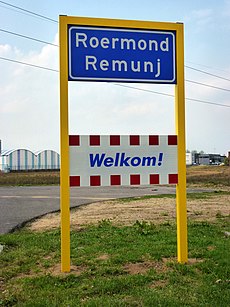 Roermond, tweetalig plaatsnaambord met welkom.JPG