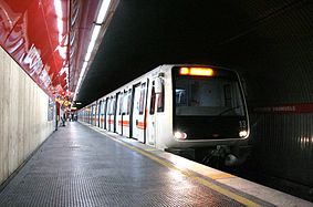 Carruagem a partir de uma estação do Metrô de Roma