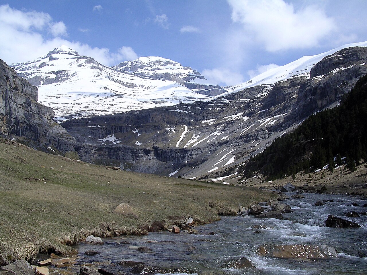 Dónde está monte perdido en españa